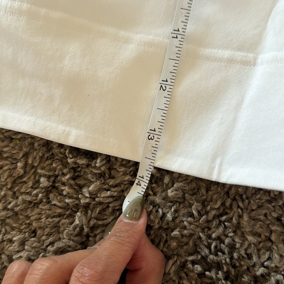 High waisted, white shorts - Picture 3 of 4